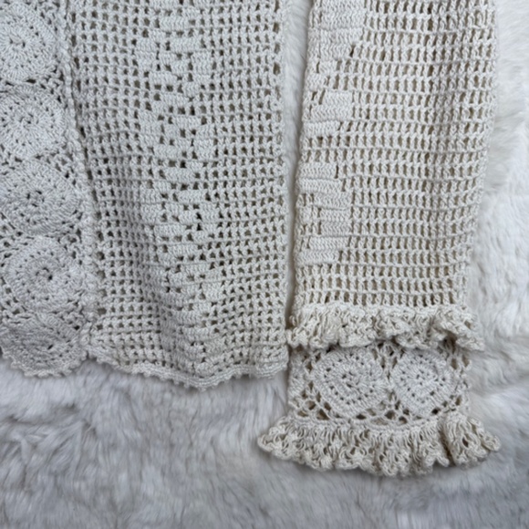 Magnolia Pearl Women's Eyelet Crochet Sweater Blouse One Size Fits Most - Picture 10 of 10